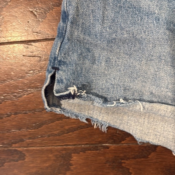 Abercrombie & Fitch The Mom Shorts high rise Jean shorts, size 14 - Picture 4 of 7
